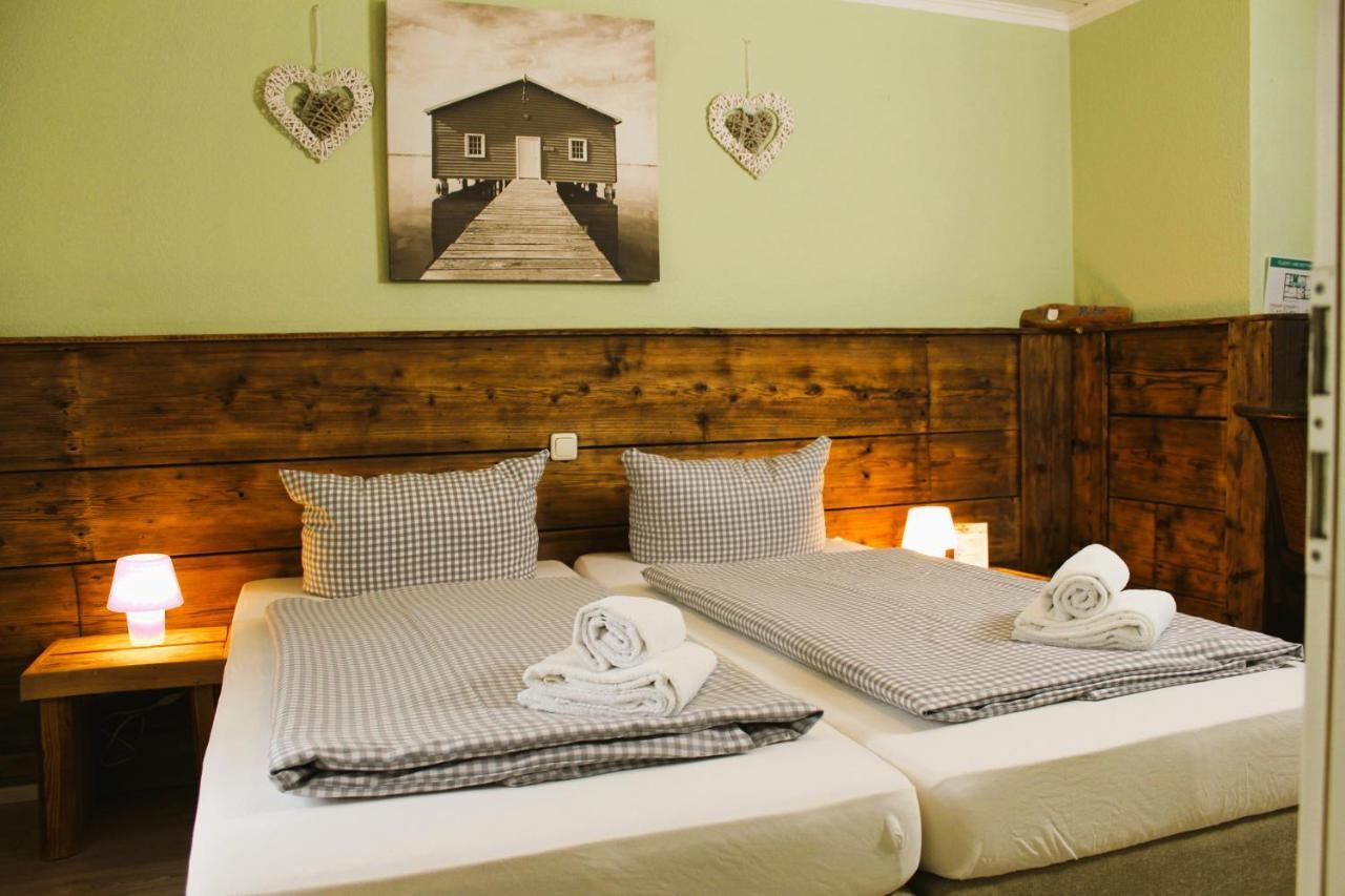 Haus Am Bach - Gemuetliche Pension Аллерсхаузен Экстерьер фото