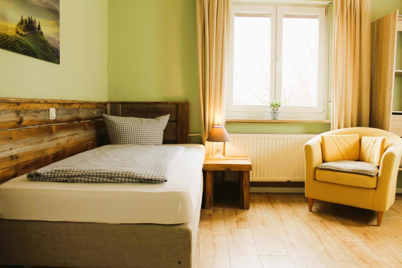 Haus Am Bach - Gemuetliche Pension Аллерсхаузен Экстерьер фото