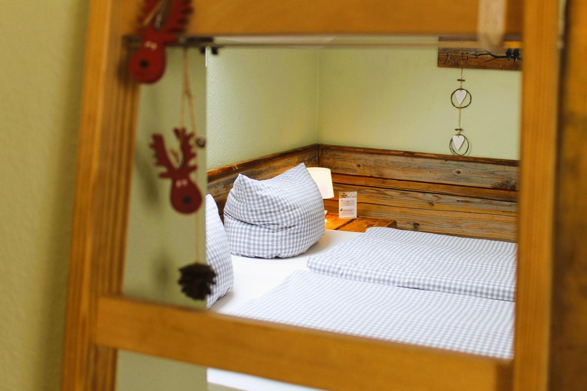 Haus Am Bach - Gemuetliche Pension Аллерсхаузен Экстерьер фото
