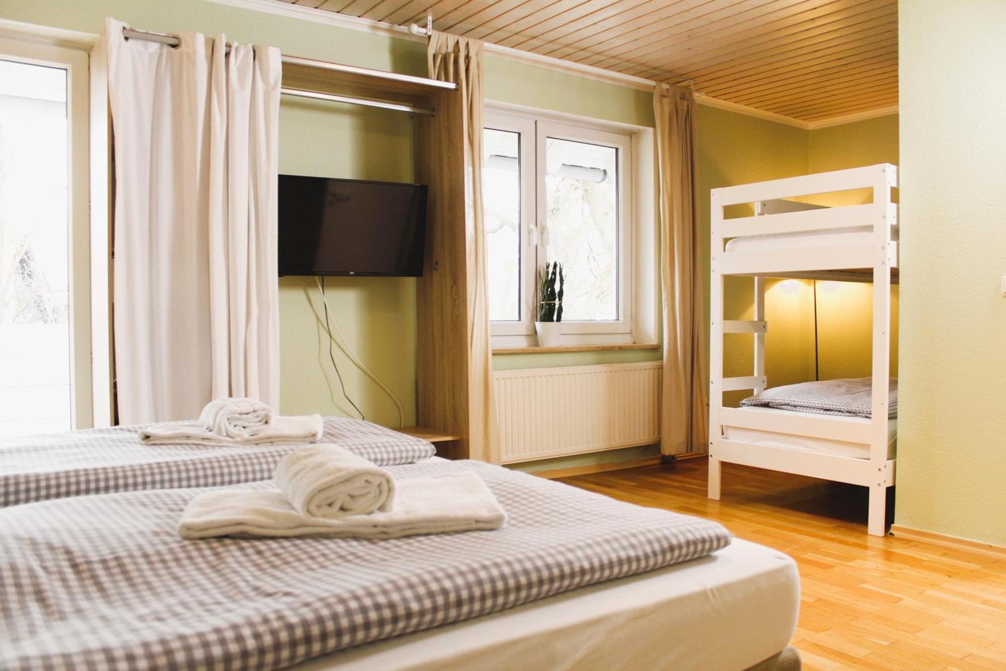 Haus Am Bach - Gemuetliche Pension Аллерсхаузен Экстерьер фото